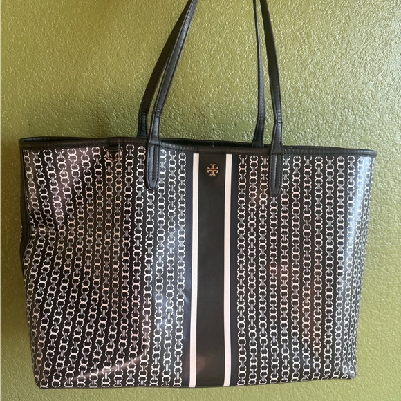 Tory Burch Handbags - Tory Burch Black and White Patterned Tote